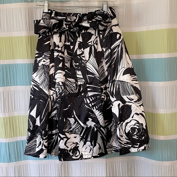 TOV Los Angeles Floral B&W Skirt Tie Waist Sz 38 - Picture 10 of 10